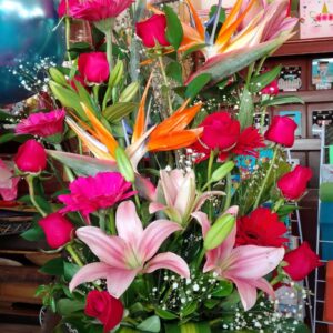 Arreglo Floral de 12 Rosas en Cancún, fotografía real del catálogo